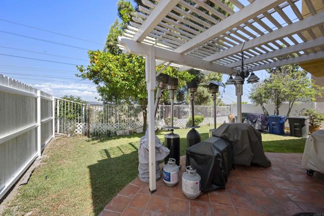 845 RIDGEWATER DR, Chula Vista CA: https://media.crmls.org/mediaz/c9639ee2-1dec-4345-b8e5-f810c42ec078.jpg