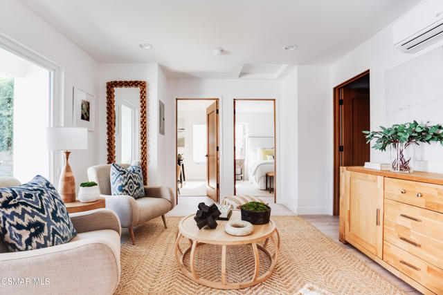 14322 W Collins Street, Sherman Oaks CA: https://media.crmls.org/mediaz/c963ff4e-fbd6-49b0-a43d-73a5957a97ba.jpg