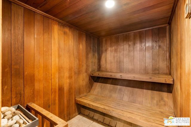 400 N Sunrise Way, Palm Springs CA: https://media.crmls.org/mediaz/c964cd66-9927-4e00-b930-328d106d149d.jpg