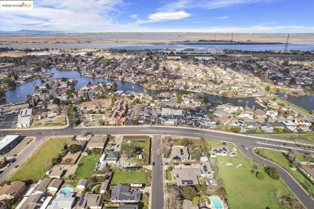 1816 Parsons Ln, Antioch CA: https://media.crmls.org/mediaz/c9662e76-ab8b-4d3c-b5b9-6de795cc342d.jpg