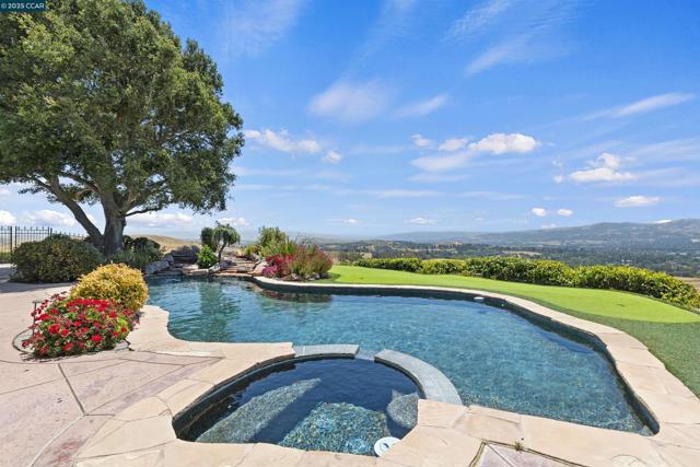 70 Sherburne Hills, Danville CA: https://media.crmls.org/mediaz/c96661ff-b7cf-4f2d-afd2-3f0dbd74b315.jpg