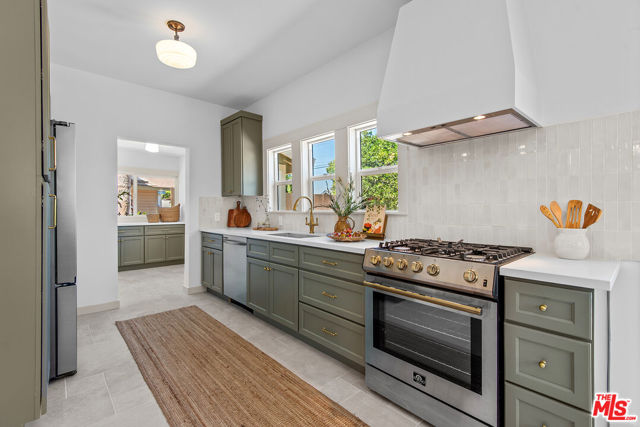 3816 S Harvard Boulevard, Los Angeles CA: https://media.crmls.org/mediaz/c966631e-e4bf-4557-b4e7-1dfbca6438be.jpg