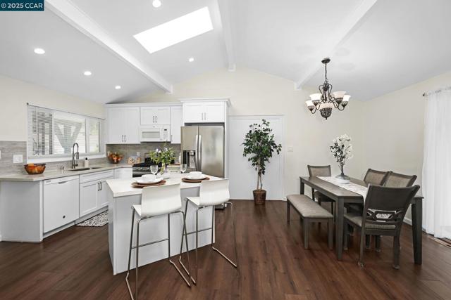 2326 Estrella Ct, Pinole CA: https://media.crmls.org/mediaz/c966ad7a-758e-4e32-828b-fd9f217f2510.jpg