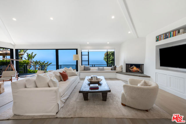 7089 Birdview Avenue, Malibu CA: https://media.crmls.org/mediaz/c966d079-9abf-4a22-a0a2-f883be6f1ab2.jpg