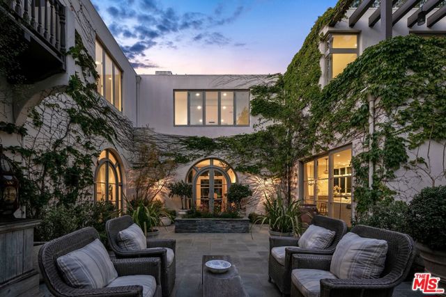 850 Muskingum Avenue, Pacific Palisades CA: https://media.crmls.org/mediaz/c966e187-0e69-4f26-8135-a854ad10dd24.jpg