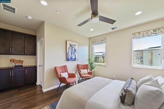 5637 Melodia Cir, Dublin CA: https://media.crmls.org/mediaz/c9678055-767e-4d27-9bcf-179371053735.jpg