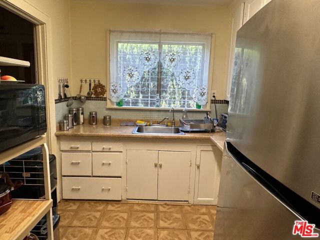 1179 N Berendo Street, Los Angeles CA: https://media.crmls.org/mediaz/c96898f5-97c6-40d7-aa6e-a6f38cdf0195.jpg