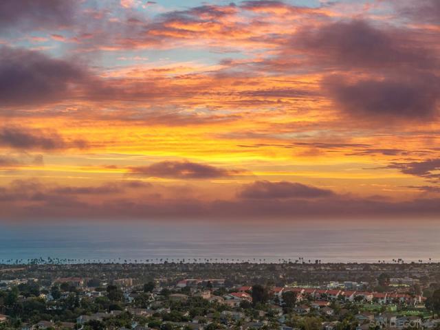 6585 Bluebonnet Dr, Carlsbad CA: https://media.crmls.org/mediaz/c9689918-26a9-4d5c-ba37-e47a331e4fe3.jpg