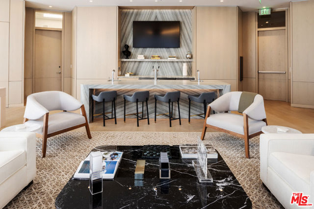 211 W Elm Court, Los Angeles CA: https://media.crmls.org/mediaz/c968e055-a01a-4231-925e-d4944cbf491f.jpg