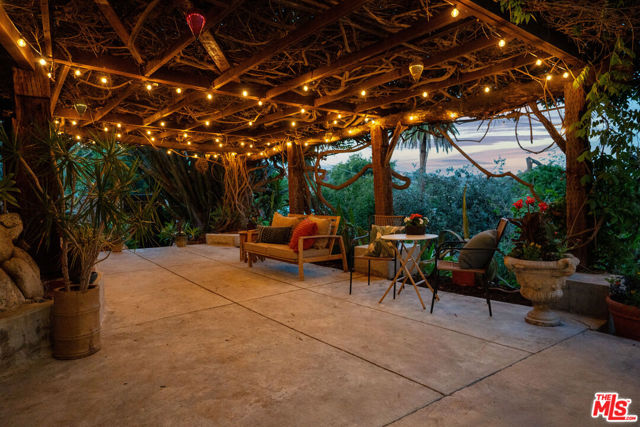 4559 E Rose Hill Drive, Los Angeles CA: https://media.crmls.org/mediaz/c968e63a-aaaa-4363-a216-3561f79987db.jpg