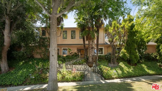 515 Warner Avenue, Los Angeles CA: https://media.crmls.org/mediaz/c9692e08-43e9-42cf-9b61-a4d87c05d486.jpg