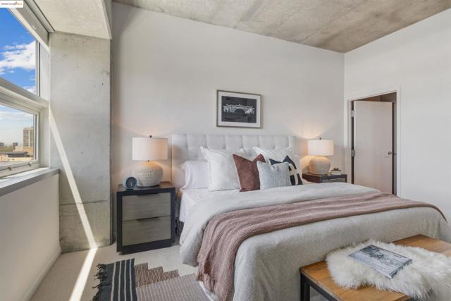 428 Alice Street, Oakland CA: https://media.crmls.org/mediaz/c9693abf-df52-4932-977a-56d8d1ba6dd9.jpg