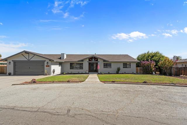 215 Rays Circle, Hollister CA: https://media.crmls.org/mediaz/c96a1460-ed8e-4c3e-a8f9-a52aa41a5554.jpg