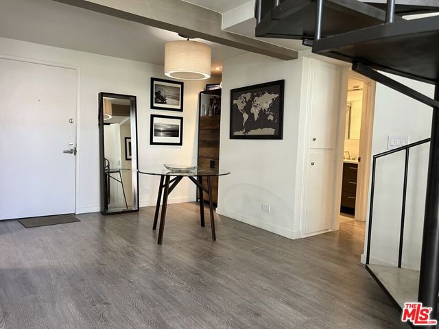 1440 Veteran Avenue, Los Angeles CA: https://media.crmls.org/mediaz/c96a584e-f8d1-4294-94fe-7c0d300b6e0e.jpg