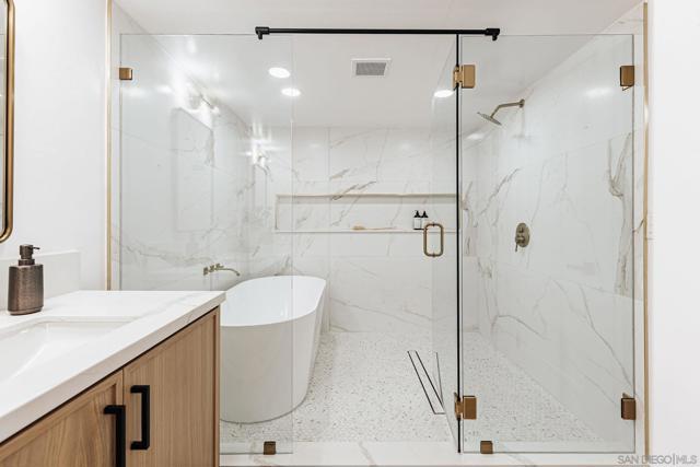 4033 S Hempstead Cir, San Diego CA: https://media.crmls.org/mediaz/c96a5abf-b8c4-4dcd-ad0b-eb38e969f523.jpg