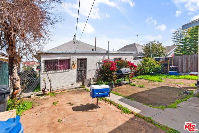3242 Gleason Avenue, Los Angeles CA: https://media.crmls.org/mediaz/c96aca95-1843-44eb-91ac-a4c82c2cb468.jpg