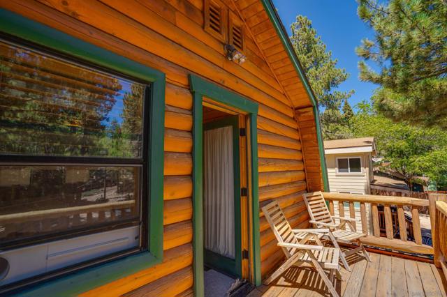 33382 Squirrel Dr, Green Valley Lake CA: https://media.crmls.org/mediaz/c96b4926-83f8-42f3-b979-15b55e973f56.jpg