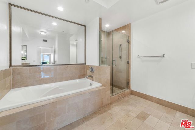 13600 Marina Pointe Drive, Marina del Rey CA: https://media.crmls.org/mediaz/c96b9c15-f4b8-46c1-9bff-c5ce4f267c8e.jpg