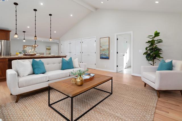5268 Keeler Ct, Fremont CA: https://media.crmls.org/mediaz/c96c1157-bb77-4ff6-b169-cdc2ca8502a3.jpg