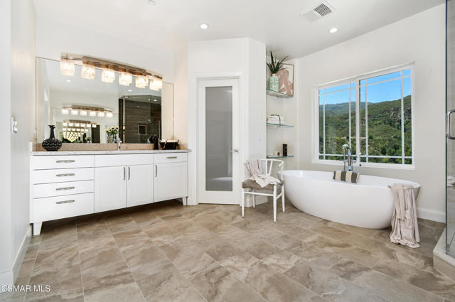 29677 Mulholland Highway, Agoura Hills CA: https://media.crmls.org/mediaz/c96c555e-a2da-4426-be64-657dc5498b2b.jpg