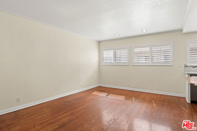 6021 Lindley Avenue, Tarzana CA: https://media.crmls.org/mediaz/c96cc7b9-6c47-4311-988e-93b936ab5d06.jpg