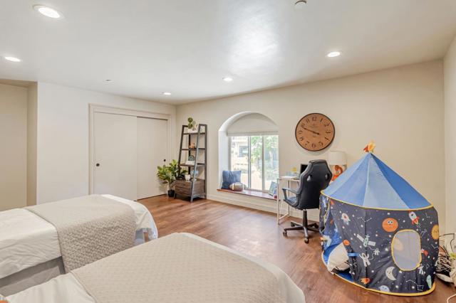 3119 Oak Knoll Drive, Redwood City CA: https://media.crmls.org/mediaz/c96d2802-e612-443e-badb-39979e1a77e5.jpg