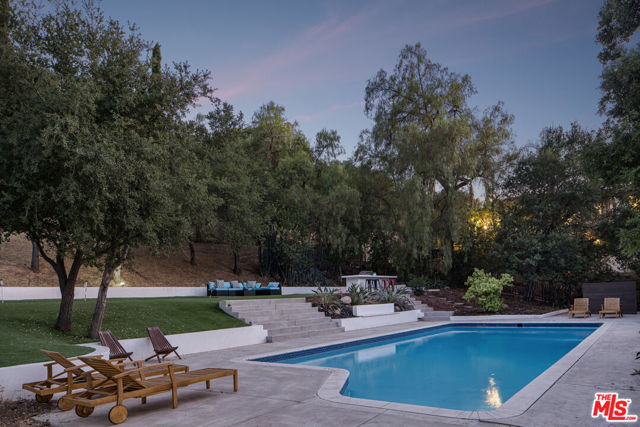 9425 Gierson Avenue, Chatsworth CA: https://media.crmls.org/mediaz/c96d73e5-04e7-495d-9e19-74f2021b9bab.jpg