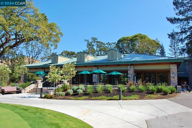 2748 Tice Creek Dr, Walnut Creek CA: https://media.crmls.org/mediaz/c96df6f3-5ea6-4383-8cb9-5e34ac675d9f.jpg