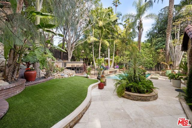 2276 La Granada Drive, Los Angeles CA: https://media.crmls.org/mediaz/c96e39fa-893a-4339-81b1-6f89fccf0ff3.jpg