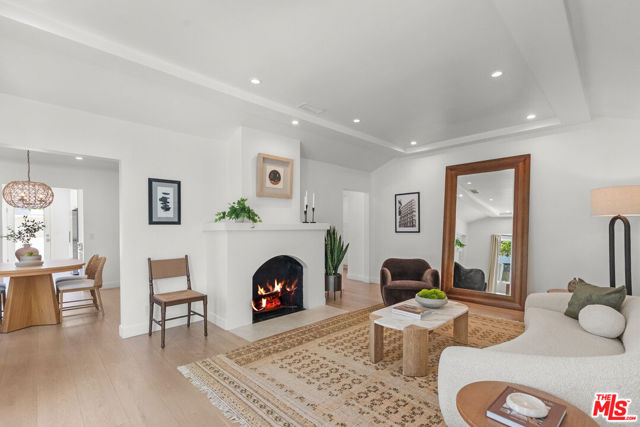 10531 Woodbridge Street, Toluca Lake CA: https://media.crmls.org/mediaz/c96e7afa-c173-4232-ae30-c8828ca3e111.jpg