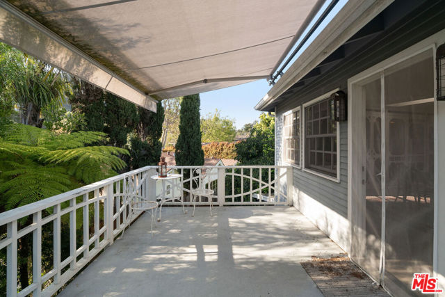 2020 Coldwater Canyon Drive, Beverly Hills CA: https://media.crmls.org/mediaz/c96edb24-d86a-4e4f-a8da-081ba84d1c72.jpg