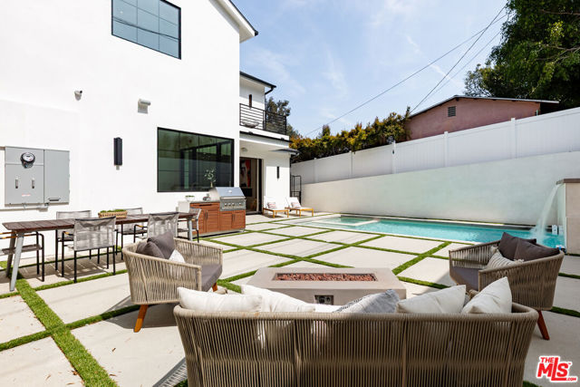 2565 Patricia Avenue, Los Angeles CA: https://media.crmls.org/mediaz/c96eea6a-d45c-4bb2-ac63-4be9ce20e955.jpg