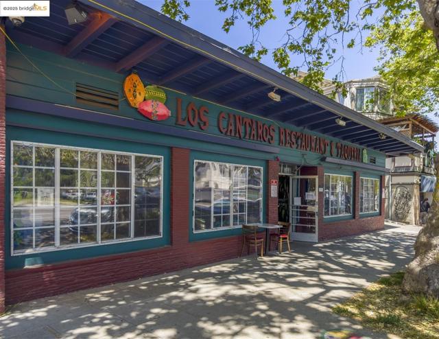383 Staten Ave, Oakland CA: https://media.crmls.org/mediaz/c96fa66f-9ca8-4594-8250-c6872baf9225.jpg