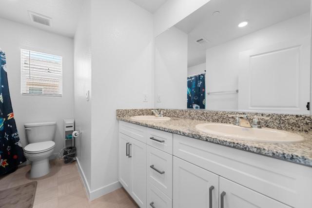 7741 Forestdale Way, Elk Grove CA: https://media.crmls.org/mediaz/c96fae34-d4f9-48a3-a4b3-c03718b8cec9.jpg