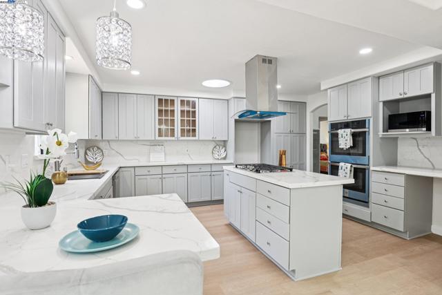 36302 Frobisher Dr, Fremont CA: https://media.crmls.org/mediaz/c96fefc3-3757-46f1-acf6-472a33feb05f.jpg
