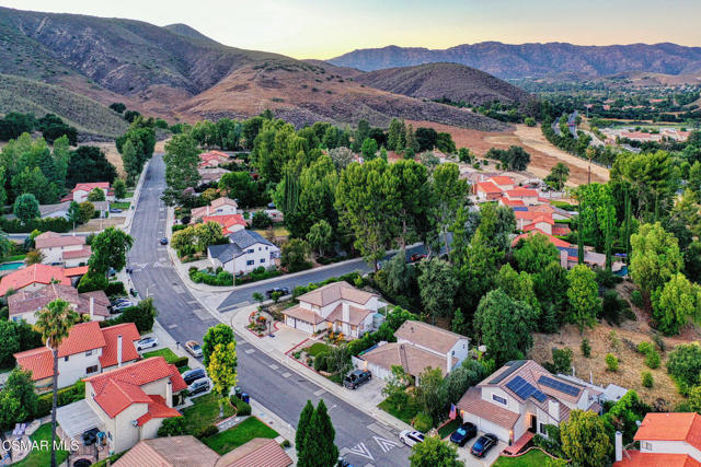 6058 Hedgewall Drive, Westlake Village CA: https://media.crmls.org/mediaz/c9707203-efda-4cdd-988a-4a22611ec7cb.jpg