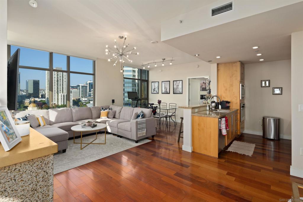 700 E St - photo 2