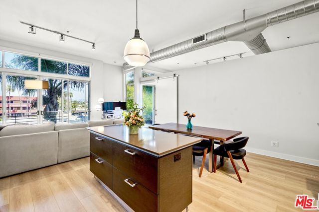 13320 Beach Avenue, Marina del Rey CA: https://media.crmls.org/mediaz/c970c163-42e8-4039-a9ae-0568814b9ac8.jpg