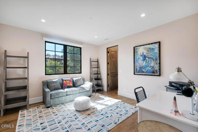 45 Valley Vista Drive, Camarillo CA: https://media.crmls.org/mediaz/c9715438-7058-4f3b-aa6b-5a9108a8d625.jpg