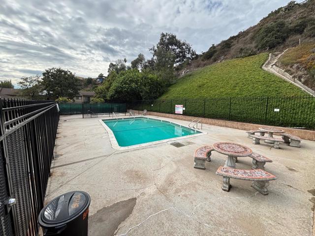 Detail Gallery Image 7 of 21 For 3522 Fairlomas Dr, National City,  CA 91950 - 3 Beds | 2/5 Baths