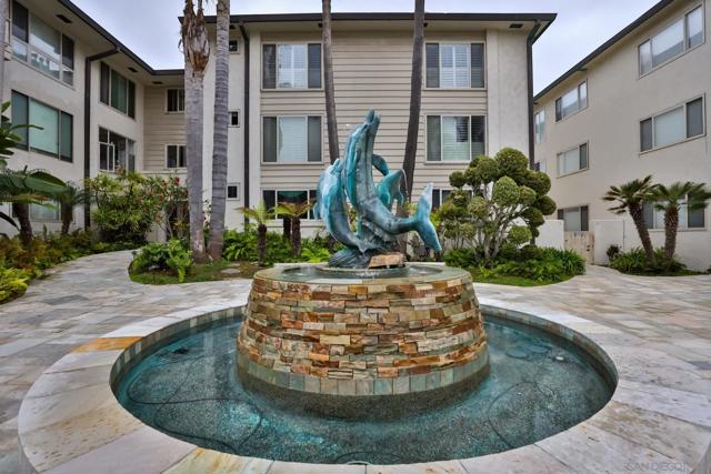 220 Coast Blvd, La Jolla CA: https://media.crmls.org/mediaz/c971a105-f3f6-44f1-b891-abd26bba5b45.jpg