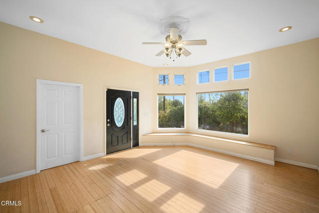 4917 Angeles Crest Highway, La Canada Flintridge CA: https://media.crmls.org/mediaz/c971d634-286d-4a3c-9e68-e3b2f54ec43a.jpg