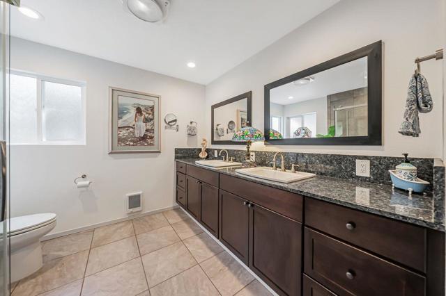 12340 Lakeshore Drive, Clearlake CA: https://media.crmls.org/mediaz/c97240e3-cbef-475a-9796-bb26b0b82079.jpg