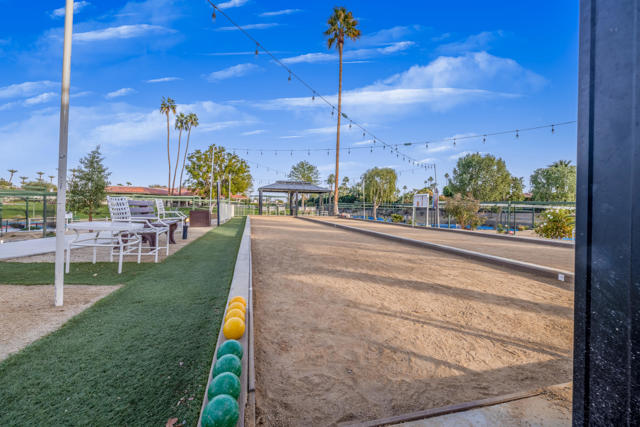 19 Colgate Drive, Rancho Mirage CA: https://media.crmls.org/mediaz/c972c81d-1c7b-4644-8435-8b32a32cbefc.jpg
