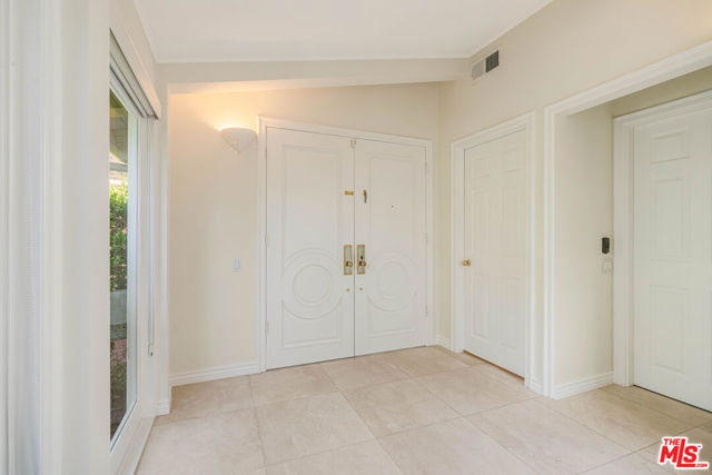 1200 El Hito Circle, Pacific Palisades CA: https://media.crmls.org/mediaz/c972caa6-8c1e-42c5-a68f-808a7c26b45c.jpg