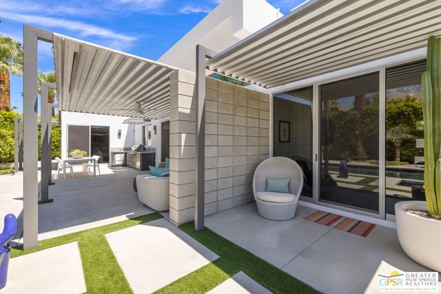 1449 N Via Miraleste, Palm Springs CA: https://media.crmls.org/mediaz/c9747e53-88ac-4623-bd29-65c34f266bf6.jpg