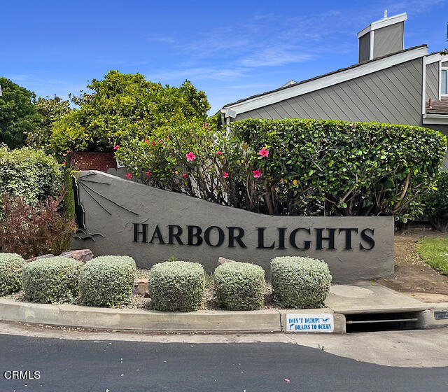 476 Harbor Lights Lane, Port Hueneme CA: https://media.crmls.org/mediaz/c9749c47-9b5e-41f7-bad3-06ddef364845.jpg