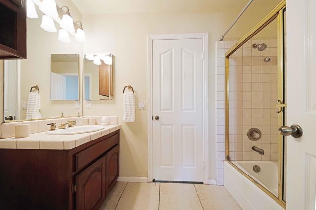 2173 Twisted Oak Ln Lane, Alpine CA: https://media.crmls.org/mediaz/c974a88c-dd1c-4b69-9196-2e38d36dfd3b.jpg