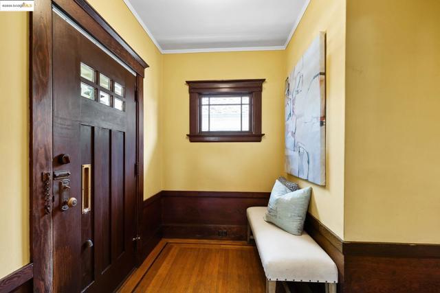 393 43Rd St, Oakland CA: https://media.crmls.org/mediaz/c974b016-8368-4b75-9815-5426690fd991.jpg