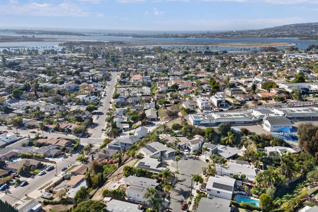 Detail Gallery Image 2 of 47 For 4821 Viane Way, San Diego,  CA 92110 - 4 Beds | 2 Baths